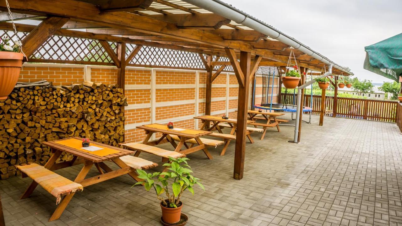 Penzion S Restauraci Na Furhaple Šakvice Zewnętrze zdjęcie