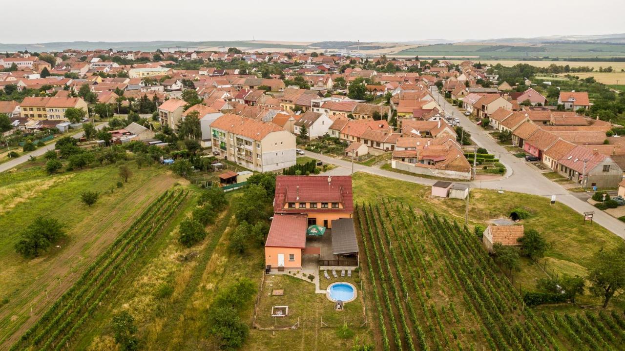 Penzion S Restauraci Na Furhaple Šakvice Zewnętrze zdjęcie