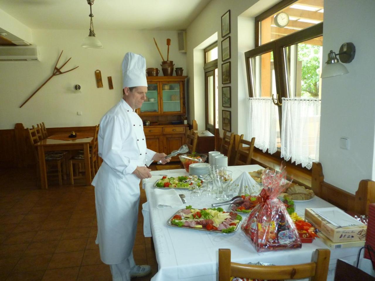Penzion S Restauraci Na Furhaple Šakvice Zewnętrze zdjęcie